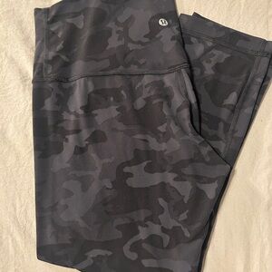 Lululemon Women’s High-Rise Align Black/Gray Camo Leggings 21”, Size 8